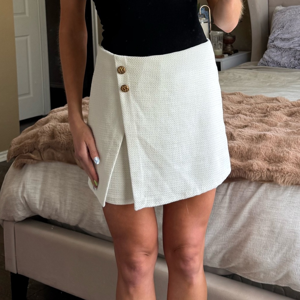 Zara White Textured Skort